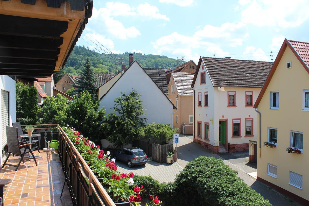 Gasthof Und Pension Zum Loewen Hirschberg an der Bergstrasse Bagian luar foto
